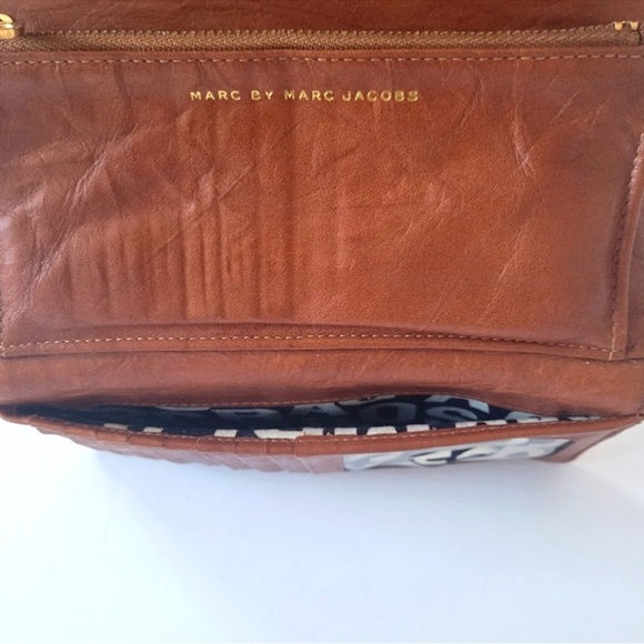 MARC JACOBS Turn Lock Brown Leather Women's Wallet - Picture 9 of 12